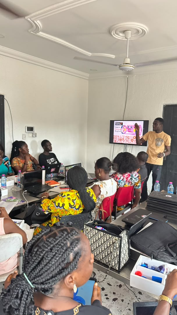 Traning basic school teachers in XploreBot and Arduino.