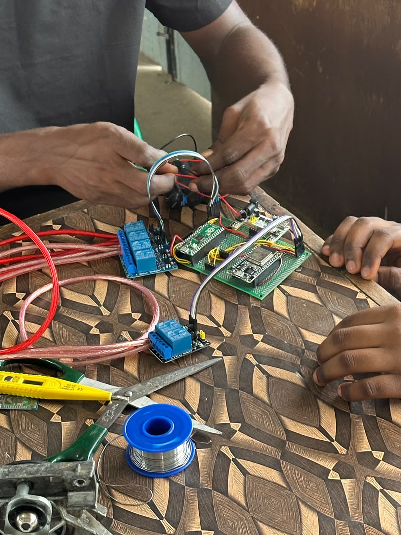 Teaching St. Louis SHS students to build circuits ahead of the Academic City Tech Expo 2026.